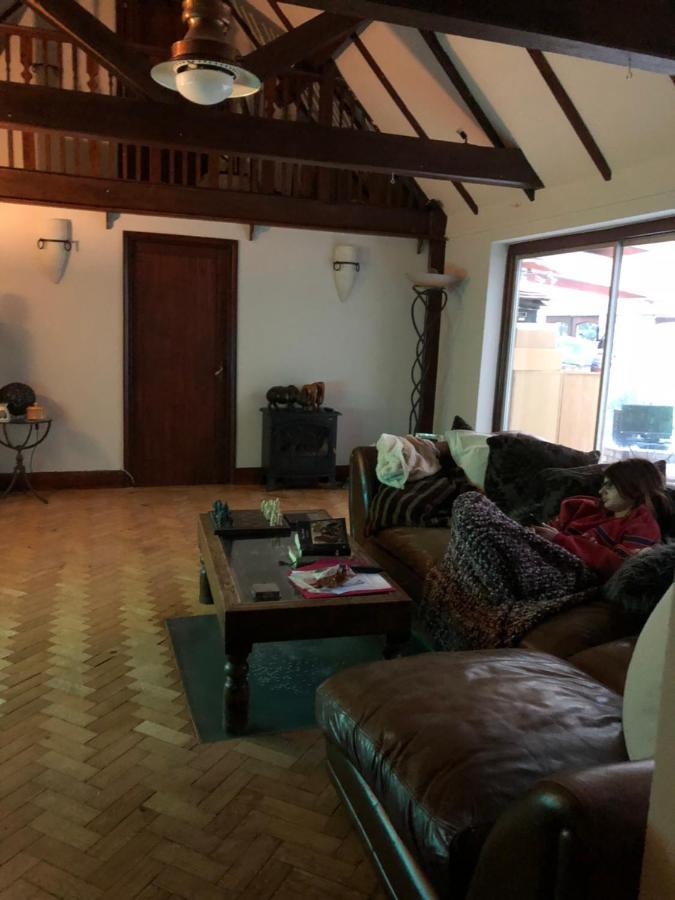 South Lodge House Dormansland Luaran gambar